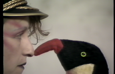 BETTINA GRUBER/MARIA VEDDER "MAMA'S LITTLE PLEASURE" (1984), VIDEOSTILL © VG BILD-KUNST, BONN 2017